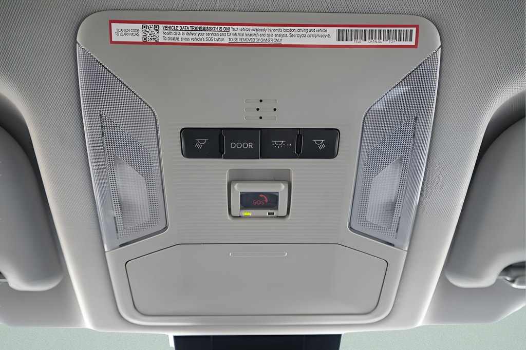 2025 Toyota RAV4 LE - Photo 18