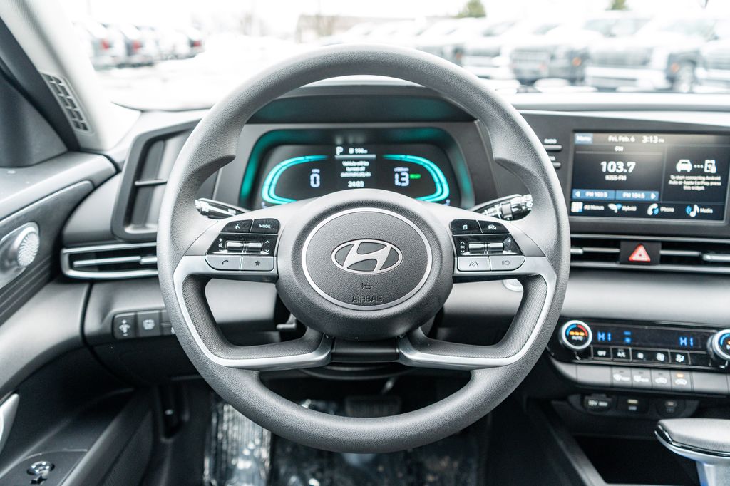 2025 HYUNDAI ELANTRA - Image 14