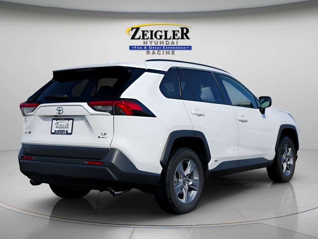 2025 Toyota RAV4 LE - Photo 8