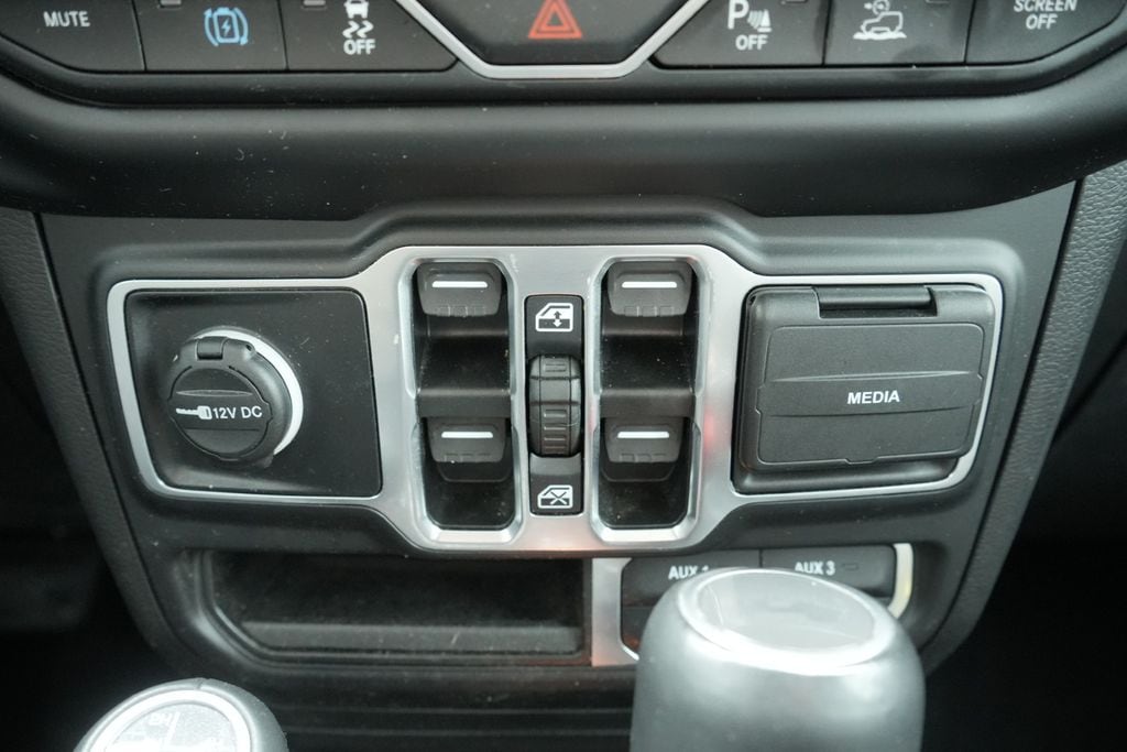 2023 JEEP WRANGLER - Image 32