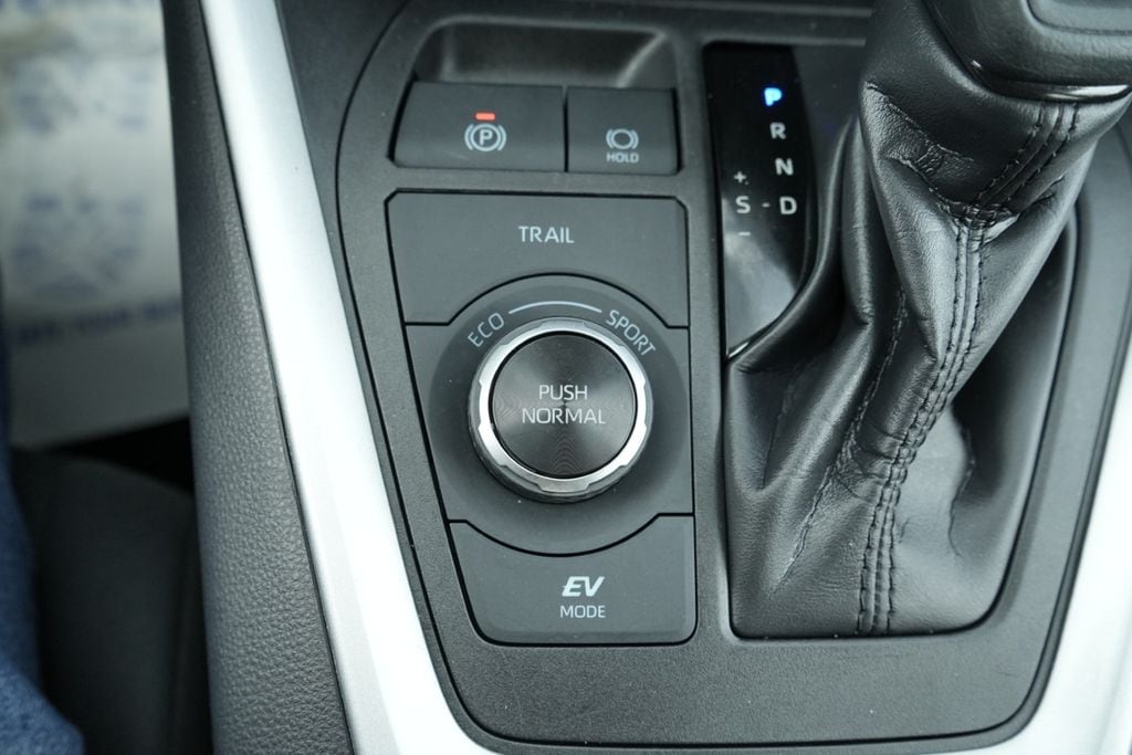 2024 TOYOTA RAV4 - Image 31