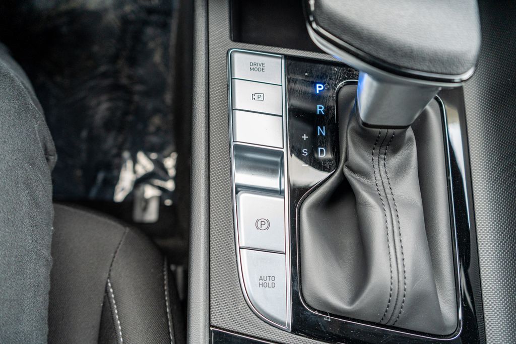 2025 HYUNDAI ELANTRA - Image 29