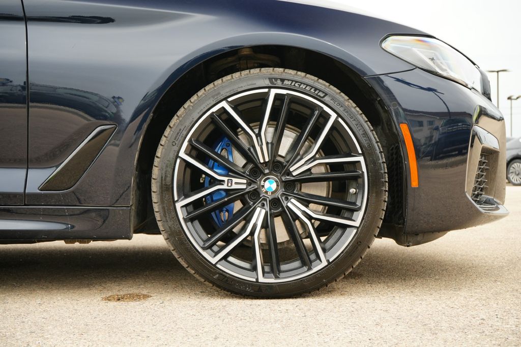 2021 BMW 530E - Image 9