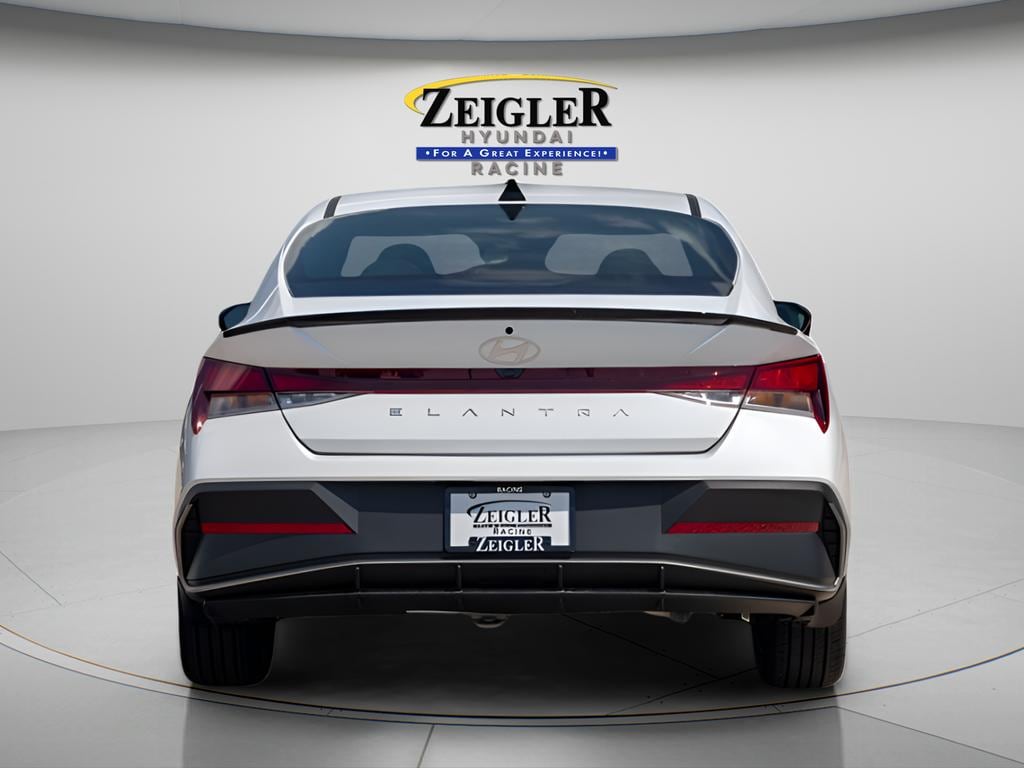 2025 Hyundai Elantra SEL - Photo 6