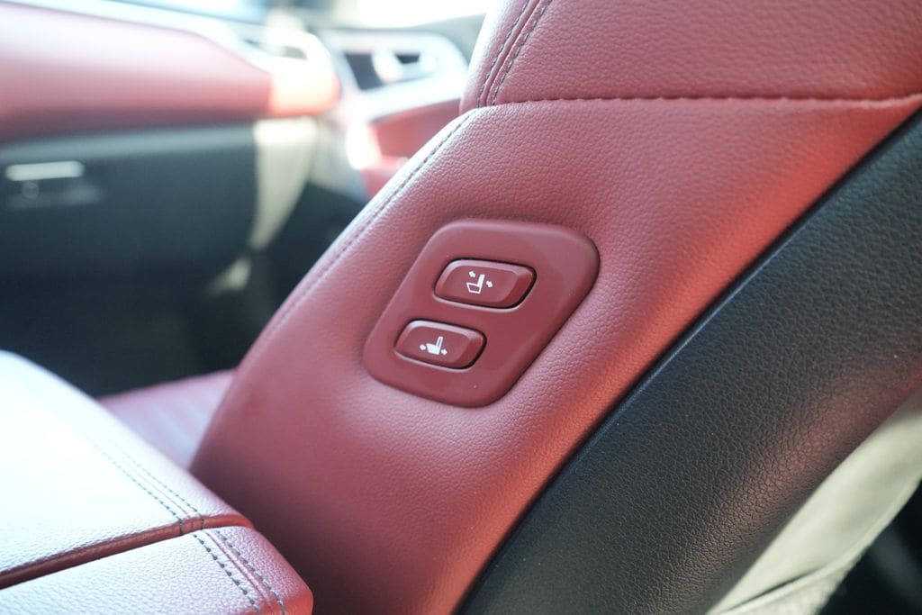 2023 GENESIS G70 - Image 19