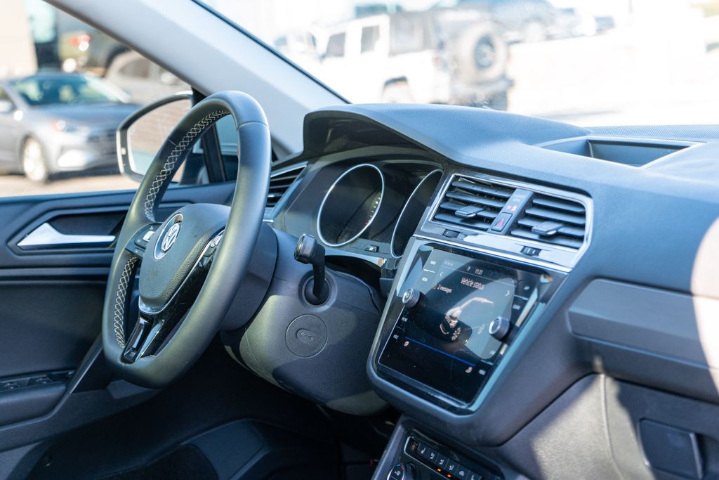 2021 VOLKSWAGEN TIGUAN - Image 11