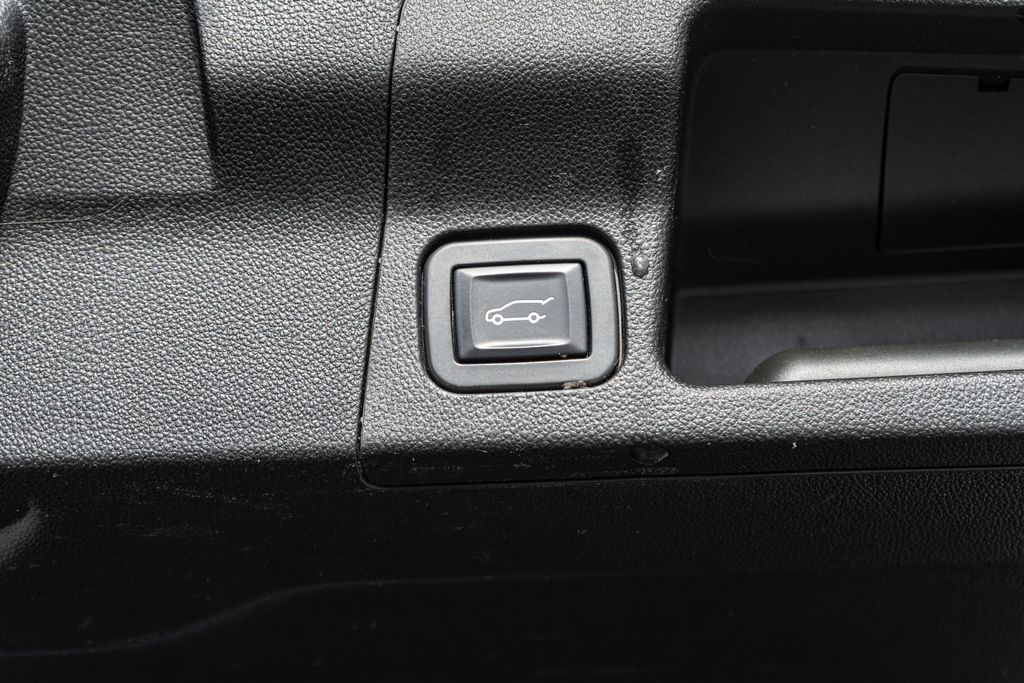 2017 GMC ACADIA - Image 13