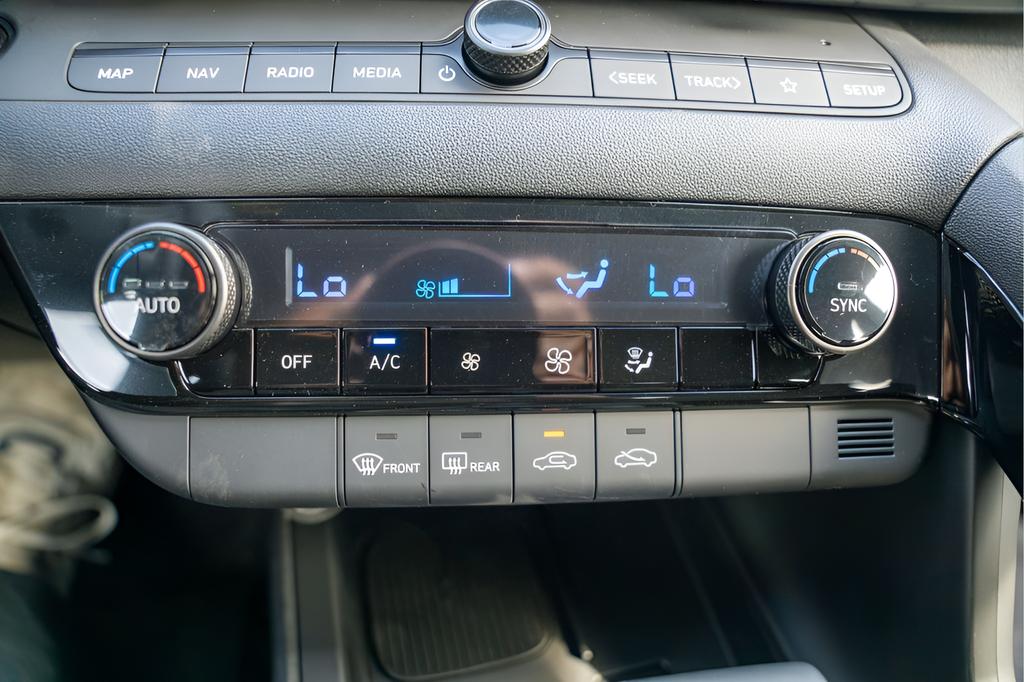 2025 Hyundai Elantra Blue - Photo 30