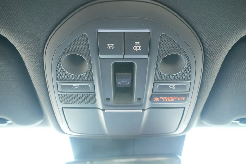 2023 GENESIS G70 - Image 20