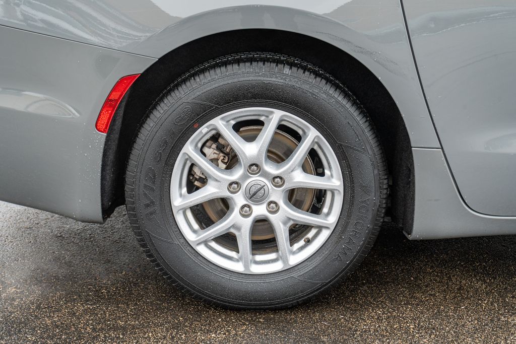 2023 CHRYSLER PACIFICA - Image 9