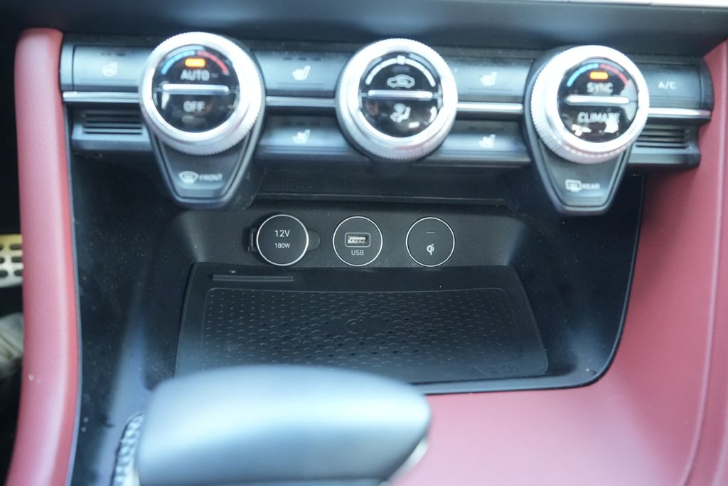 2023 GENESIS G70 - Image 35