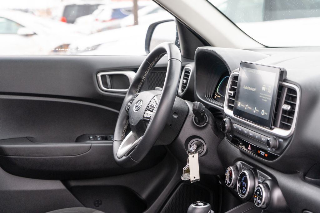 2023 HYUNDAI VENUE - Image 11