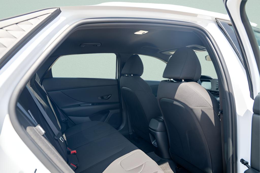2025 Hyundai Elantra SEL - Photo 13