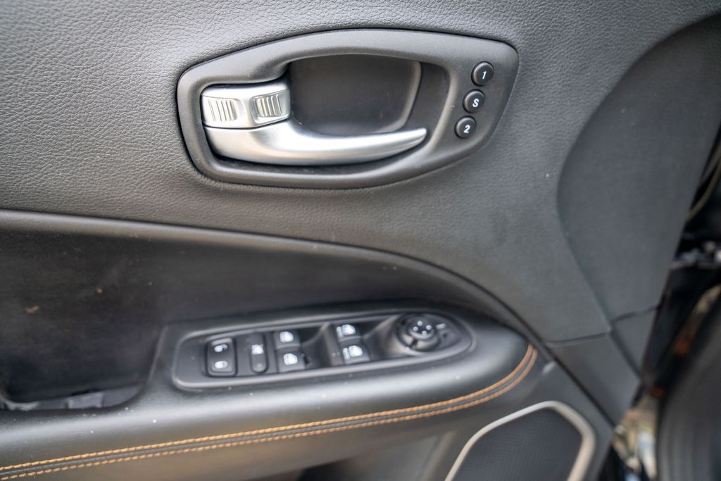 2021 JEEP COMPASS - Image 16