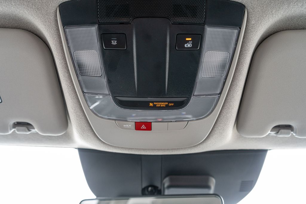 2025 KIA NIRO - Image 18