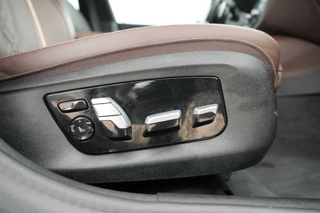 2021 BMW 530E - Image 14