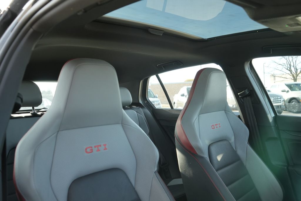 2024 VOLKSWAGEN GOLF GTI - Image 13