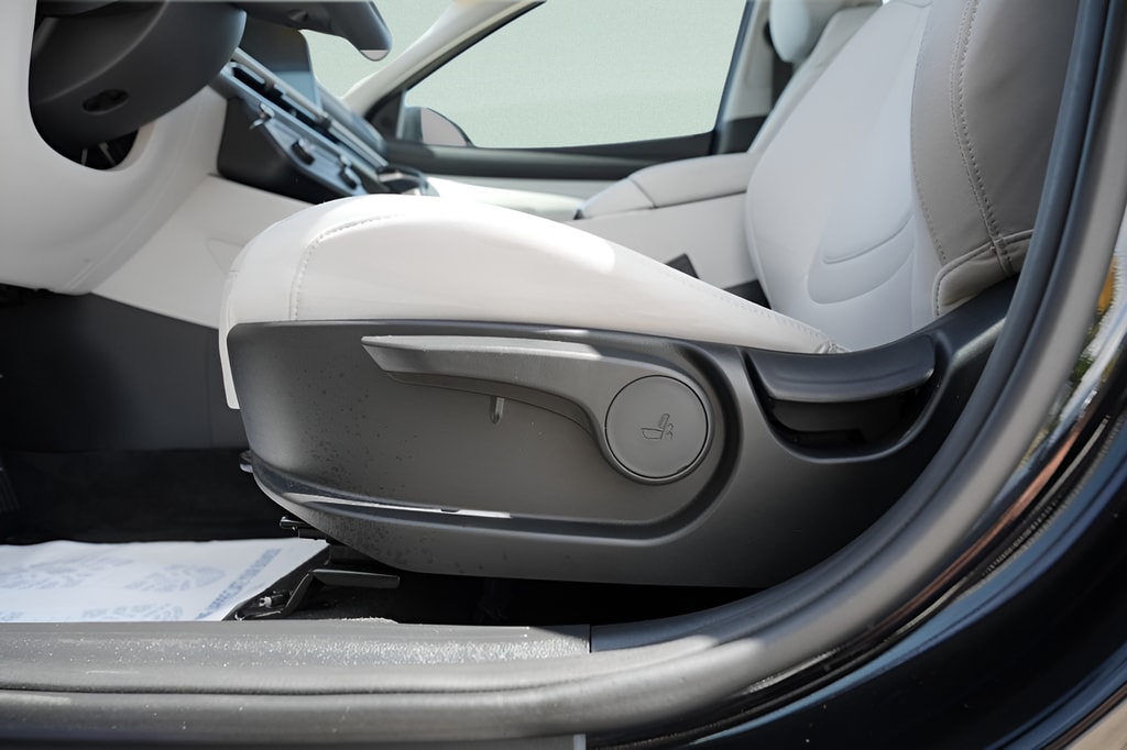 2025 Hyundai Tucson SE - Photo 21
