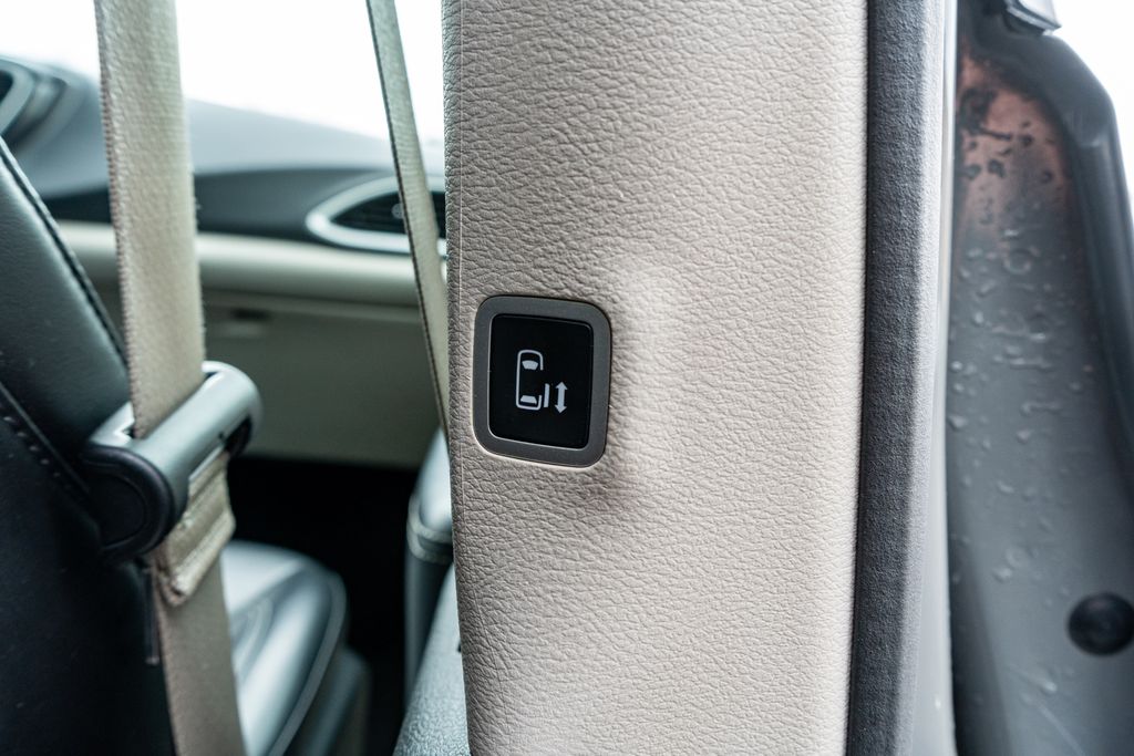 2023 CHRYSLER PACIFICA - Image 20