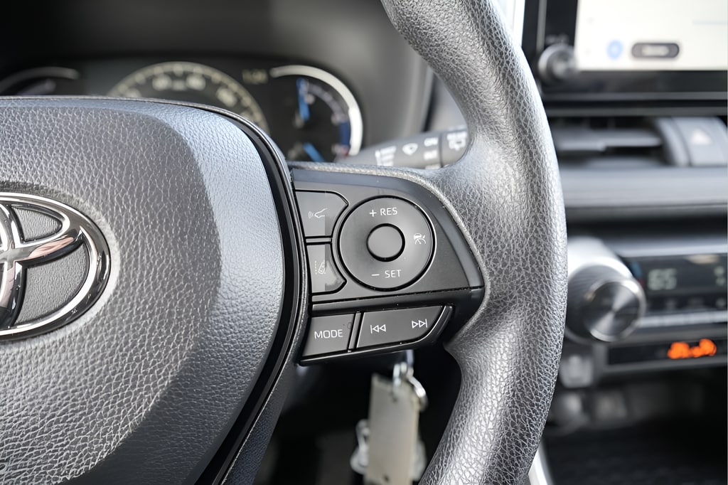 2025 Toyota RAV4 LE - Photo 26