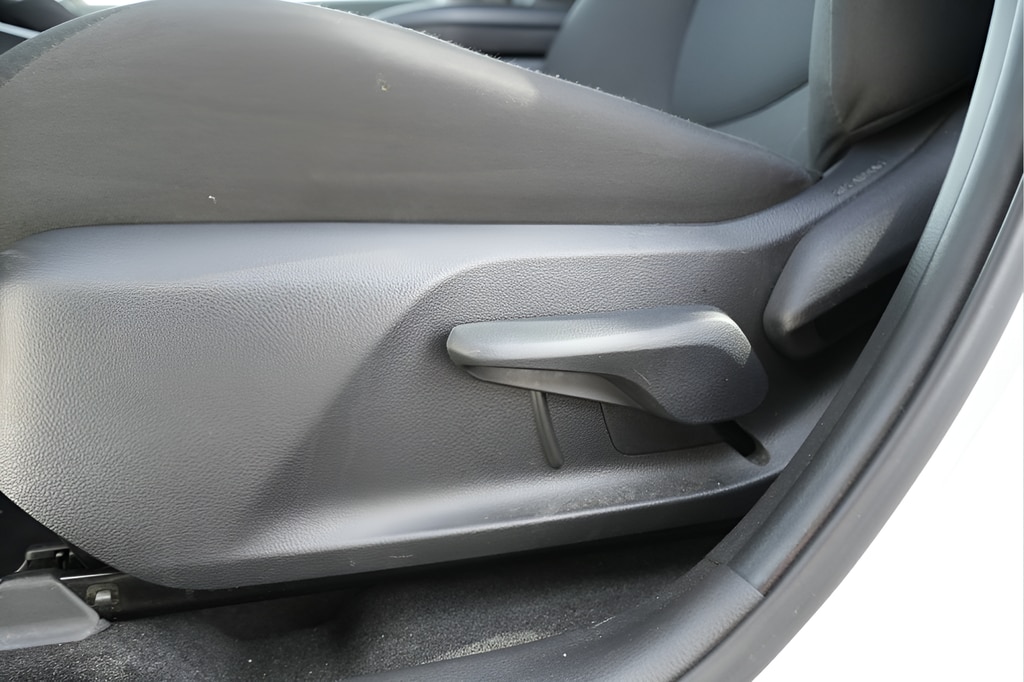2025 Toyota RAV4 LE - Photo 21