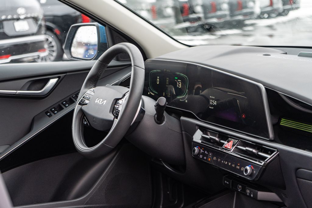 2025 KIA NIRO - Image 11