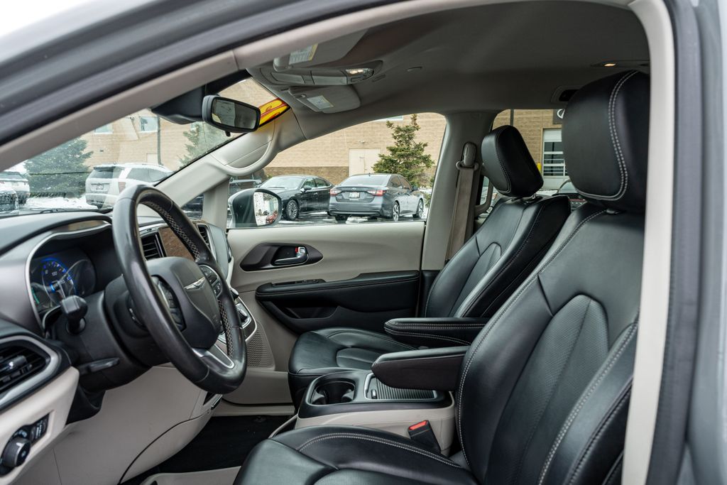 2023 CHRYSLER PACIFICA - Image 33