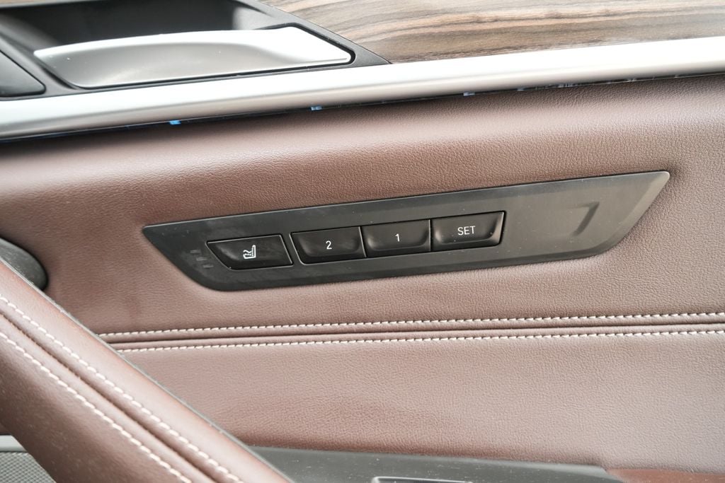 2021 BMW 530E - Image 15