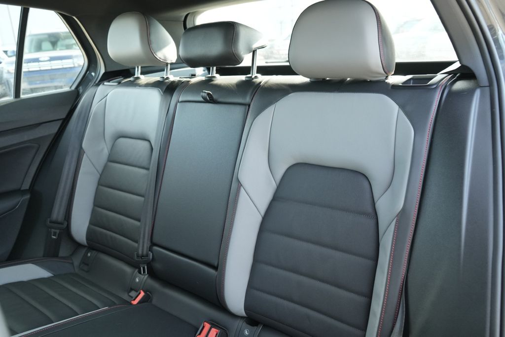 2024 VOLKSWAGEN GOLF GTI - Image 20