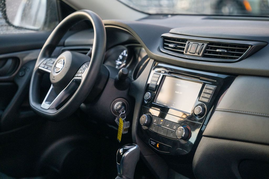 2019 NISSAN ROGUE - Image 11