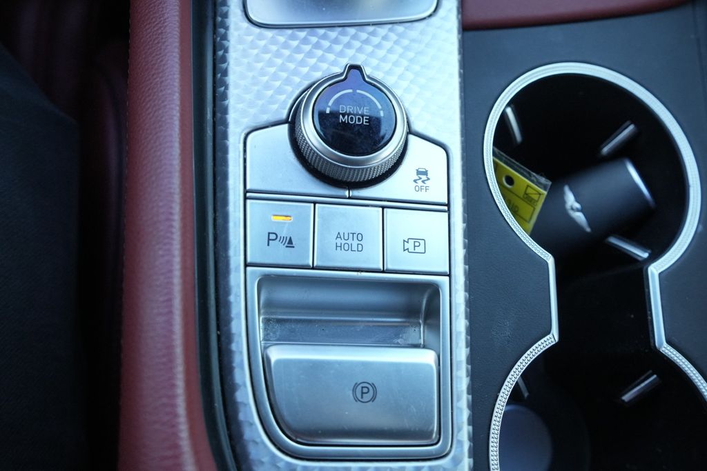 2023 GENESIS G70 - Image 34