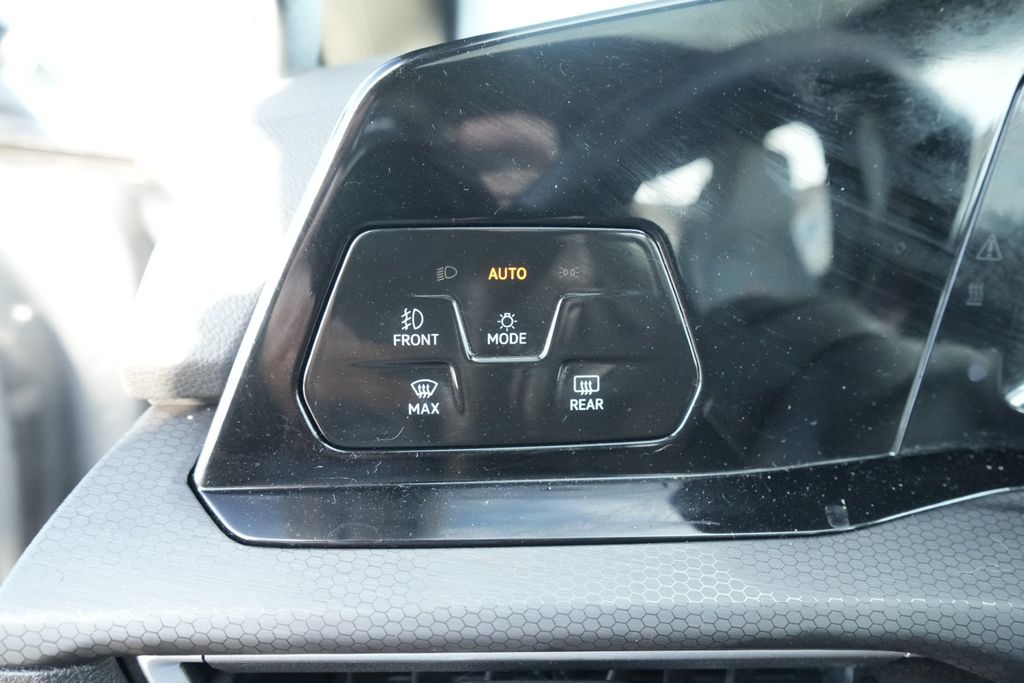 2024 VOLKSWAGEN GOLF GTI - Image 28