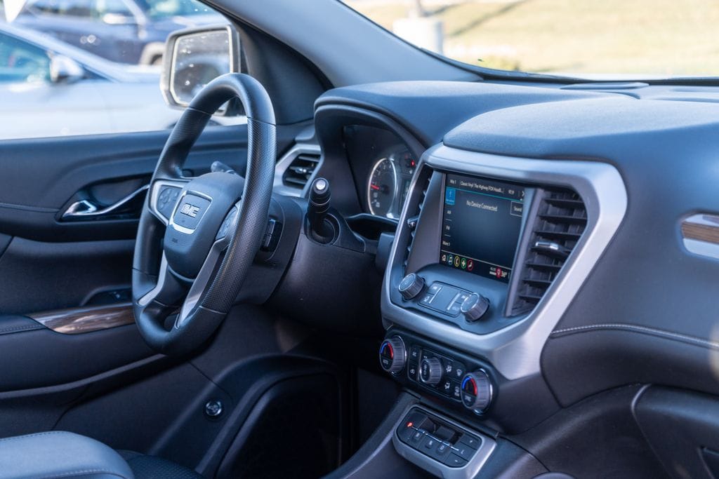 2023 GMC ACADIA - Image 12