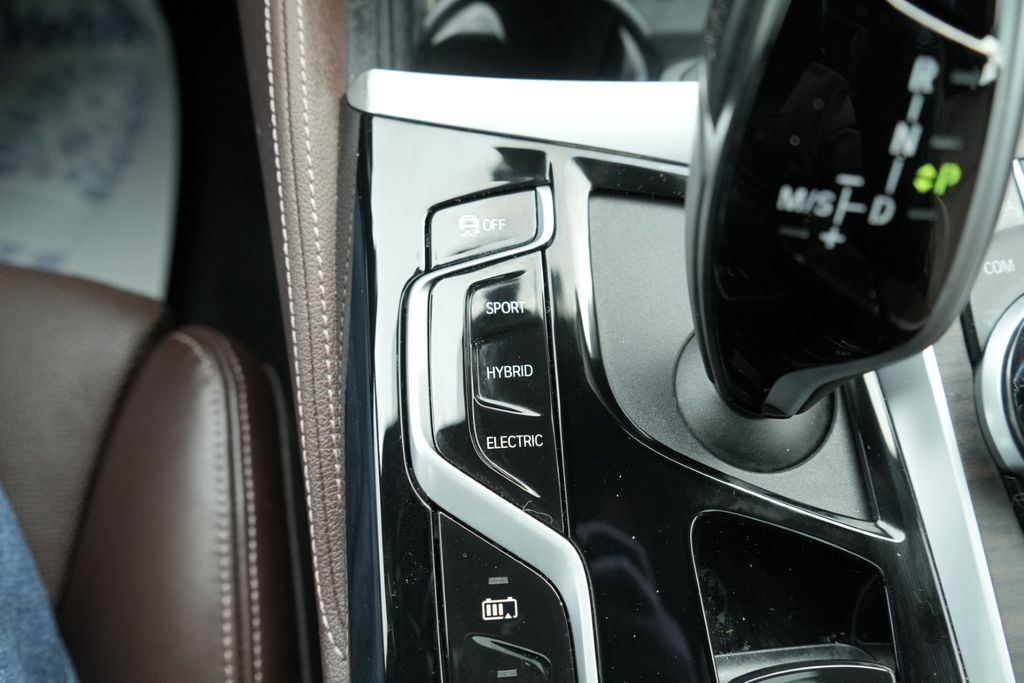 2021 BMW 530E - Image 39