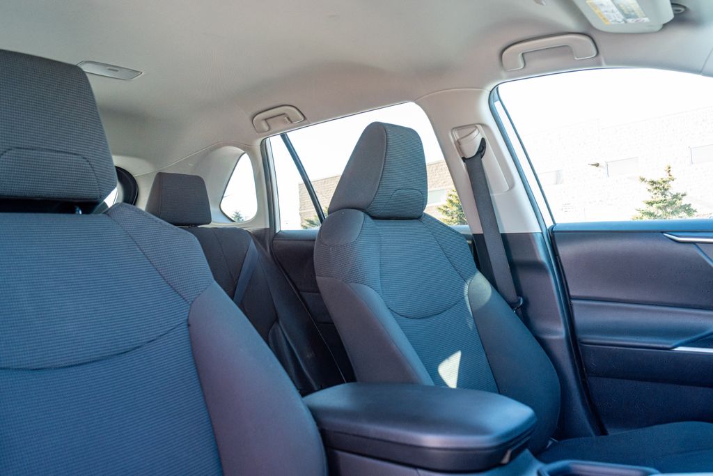 2024 TOYOTA RAV4 - Image 12