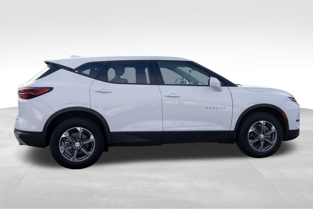 2025 CHEVROLET BLAZER - Image 8