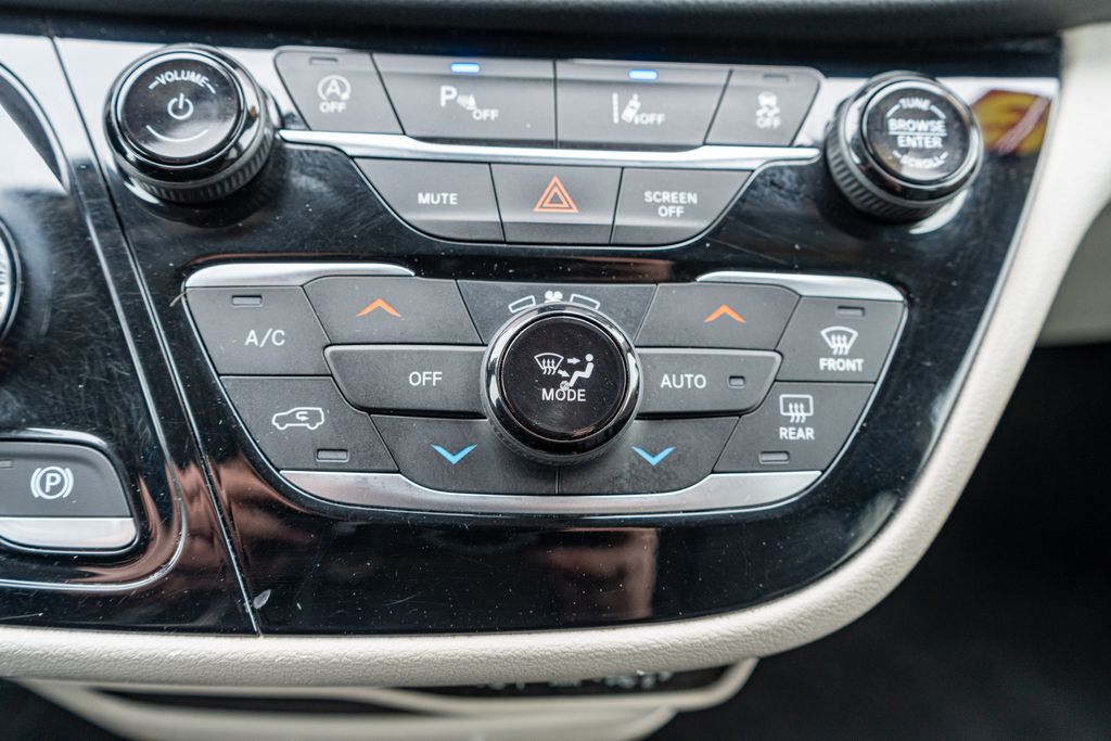 2023 CHRYSLER PACIFICA - Image 41