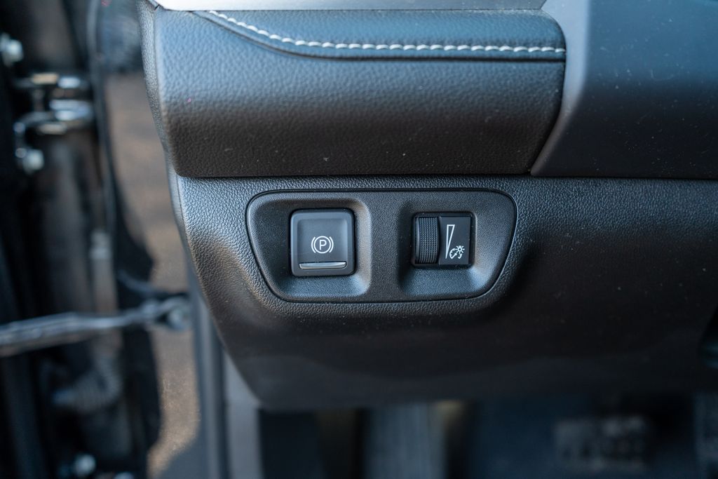 2023 GMC ACADIA - Image 27