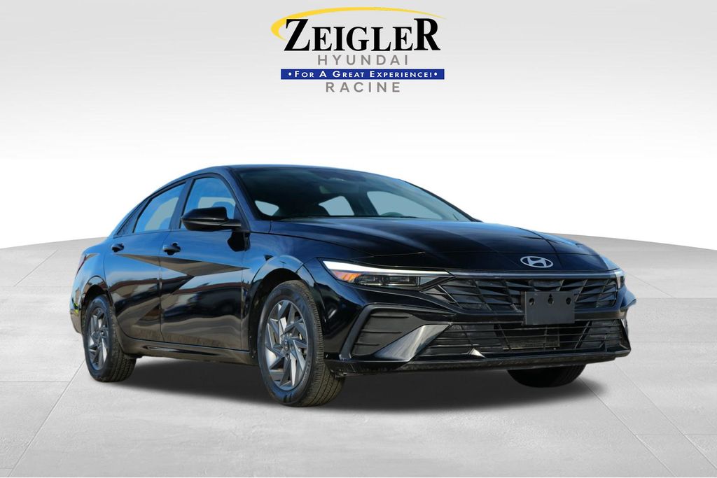 2024 HYUNDAI ELANTRA - Image 1