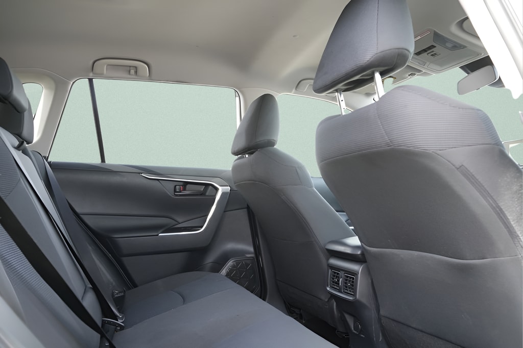 2025 Toyota RAV4 LE - Photo 15