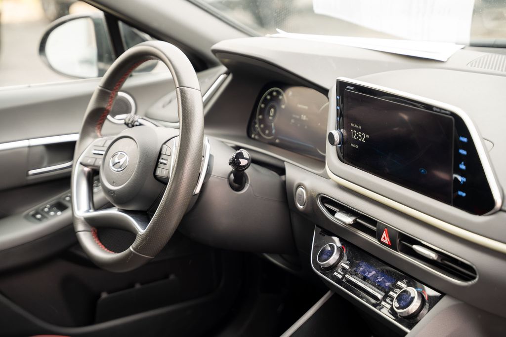 2022 HYUNDAI SONATA - Image 11
