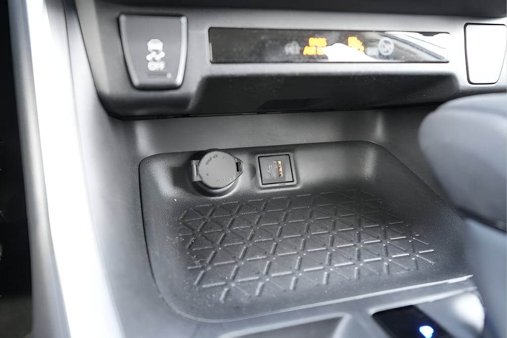2025 Toyota RAV4 LE - Photo 31