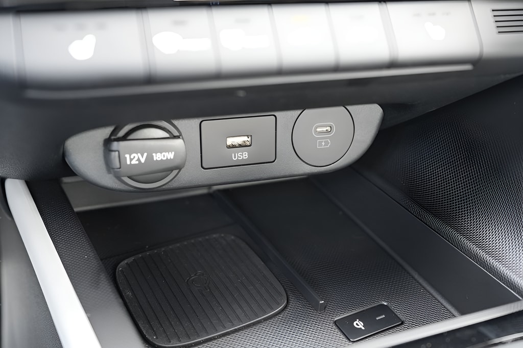 2026 Hyundai Elantra Limited - Photo 33