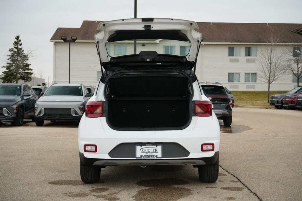 2023 HYUNDAI VENUE - Image 10