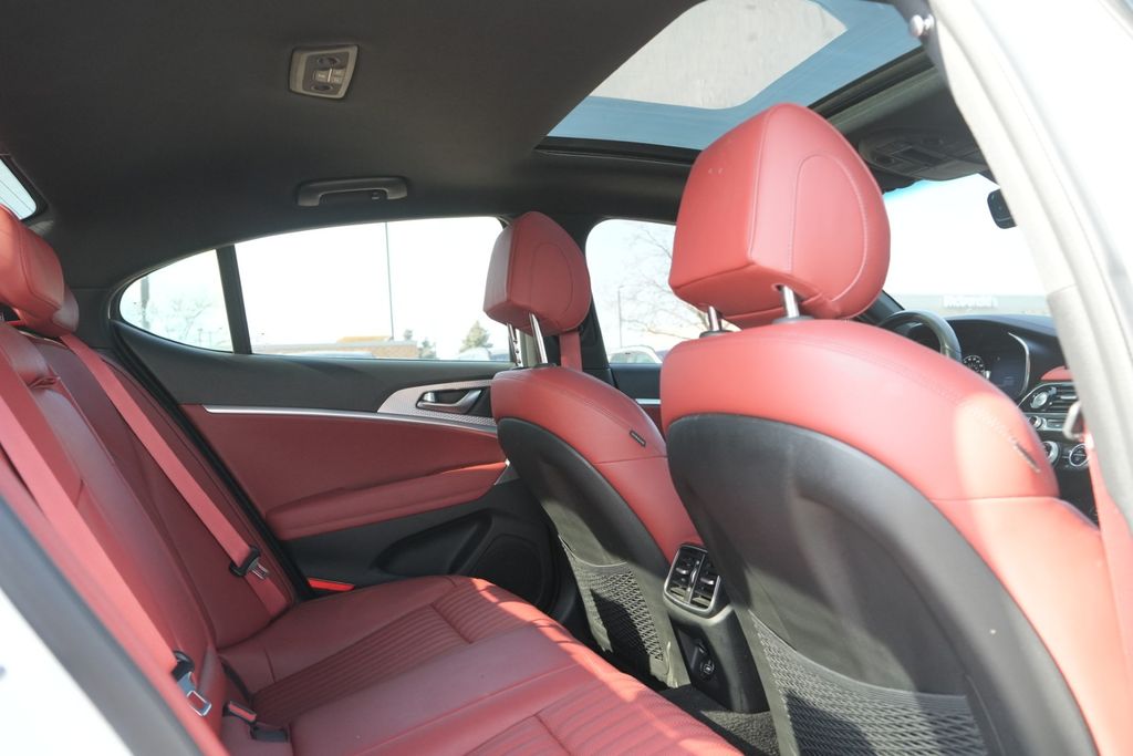 2023 GENESIS G70 - Image 15