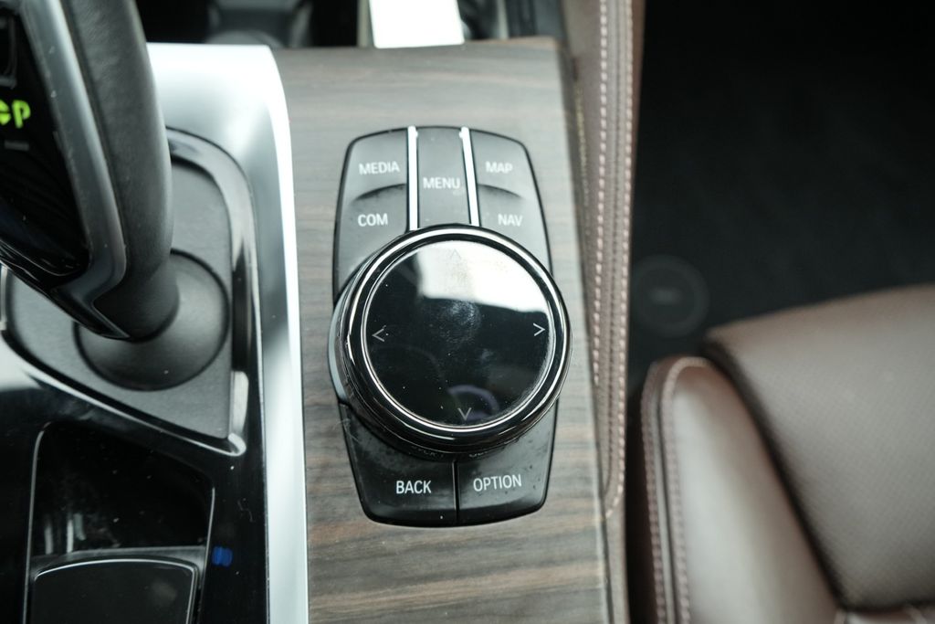 2021 BMW 530E - Image 41