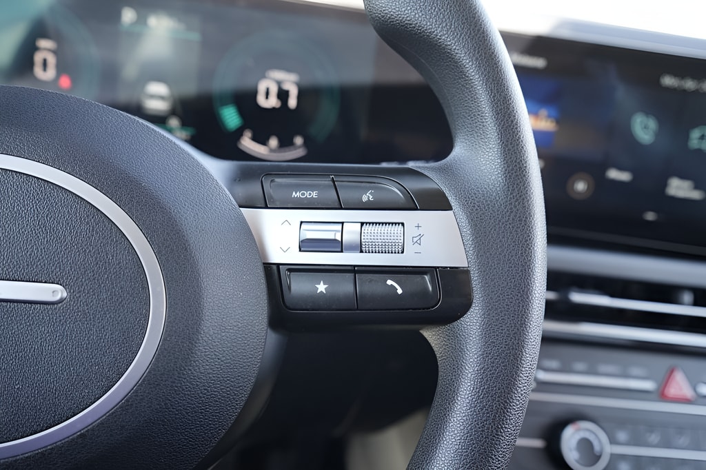 2025 Hyundai Tucson SE - Photo 27