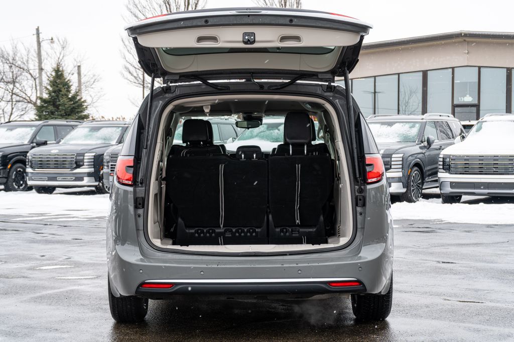 2023 CHRYSLER PACIFICA - Image 10