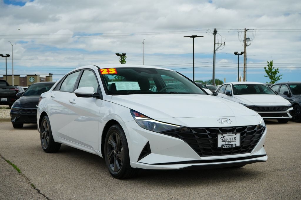 2023 Hyundai Elantra 2.0 SEL IVT's photo