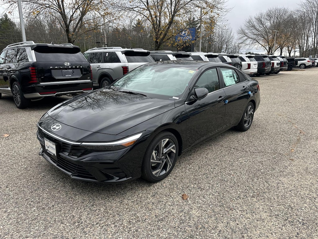 New 2025 Hyundai Elantra Limited Sedan